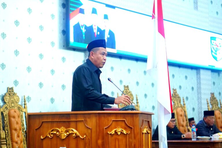 Ketua Pansus,Moh Abdul Rafiq Pangau,SE.MSi ,saat ,membacakan Laporan dan Rekomendasi Pansus LKPJ Bupati TA.2022